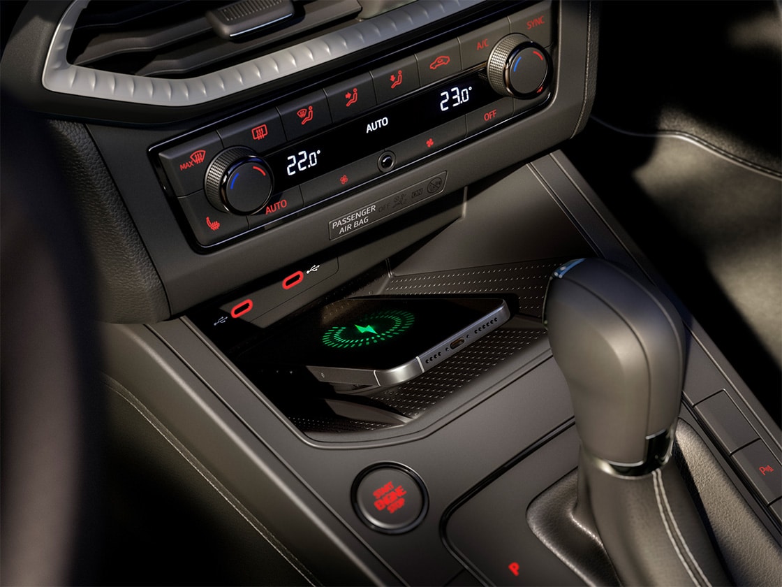 Seat ibiza intetior view that also includes advanced tech, such as the connectivity box, controlled with the centre console 