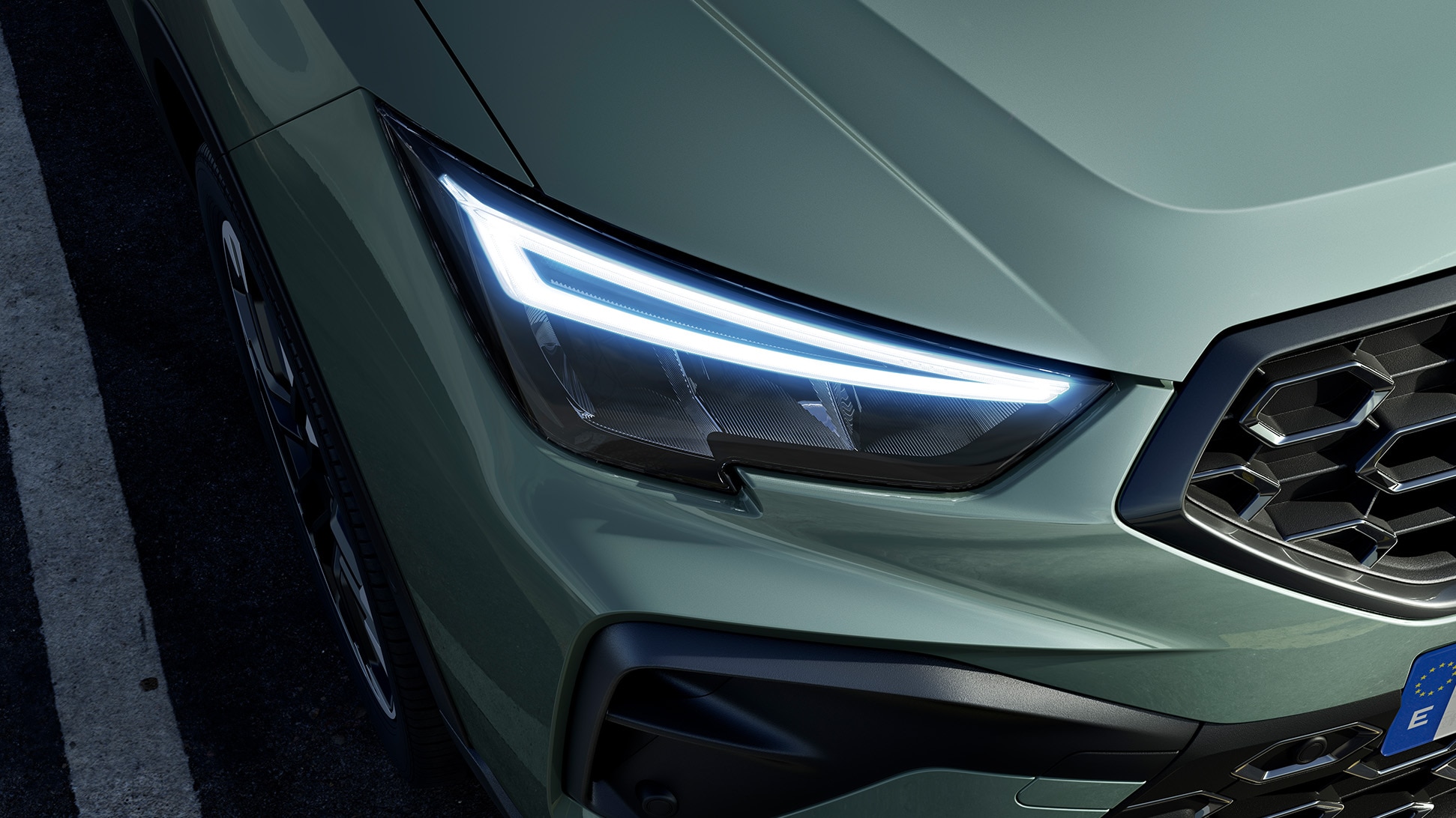 Close-up shot of the right headlight of the SEAT Arona 2025 Close-up shot of the right headlight of the SEAT Arona 2025