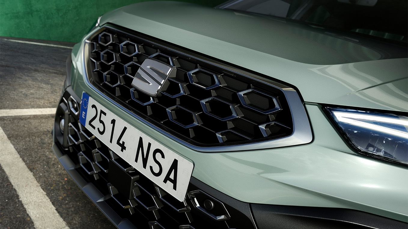 SEAT Arona's new front grille close-up with geometric design. SEAT Arona's new front grille close-up with geometric design.