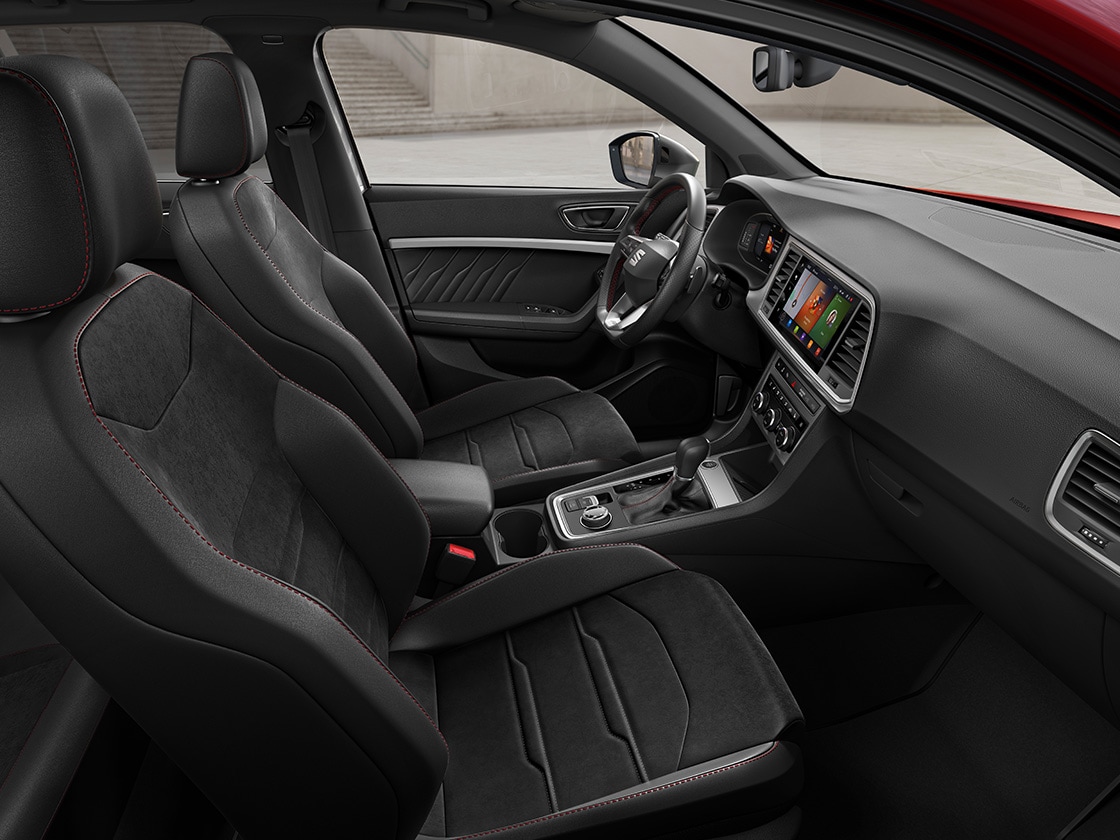 dinamica black seats for fr trim to enjoy from a plush and comfortable experience. With red accents.