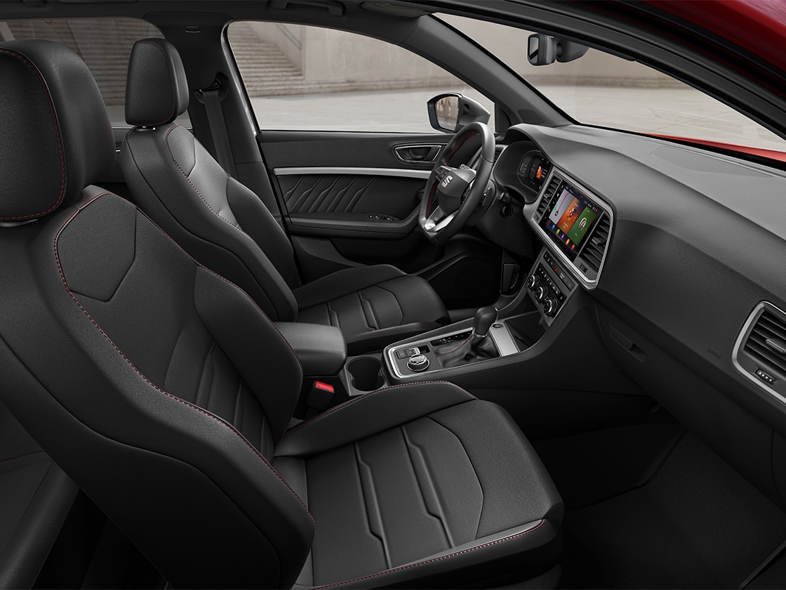 interior view of the seat ateca's cockpit, to showcase the premium dinamica seats from the black edition.