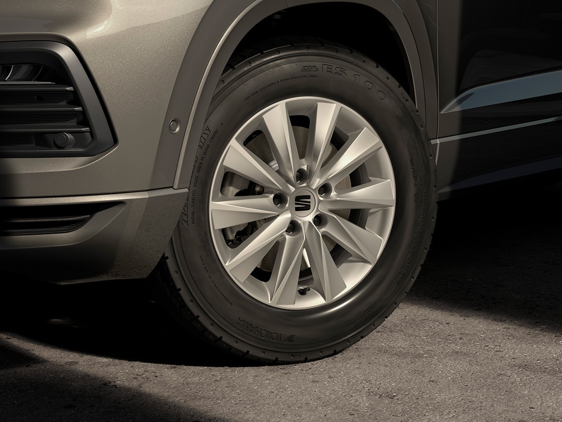 design brilliant silver 16-inch alloy wheels for seat ateca
