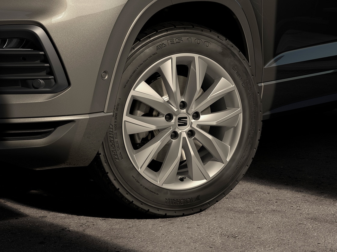 dynamic brilliant silver 17-inch alloy wheels for seat ateca