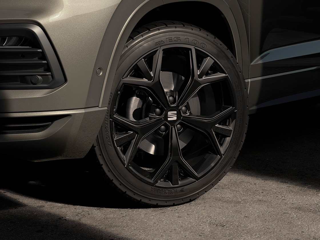 exclusive glossy black 19-inch alloy wheels for seat ateca