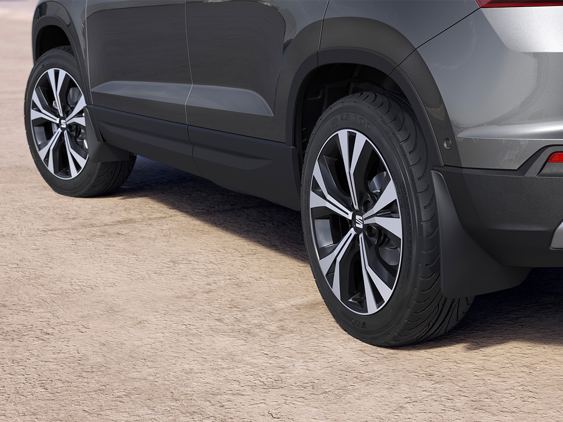 Close-up of a black SEAT Ateca showcasing the front and rear mudflaps.