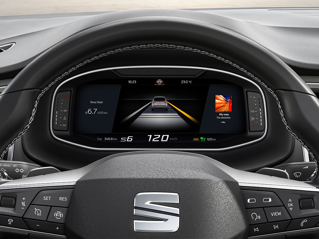 New seat ateca's inside view to highlight the cockpit and the display of the lane assist; a feature that helps you stay inside your lane.
