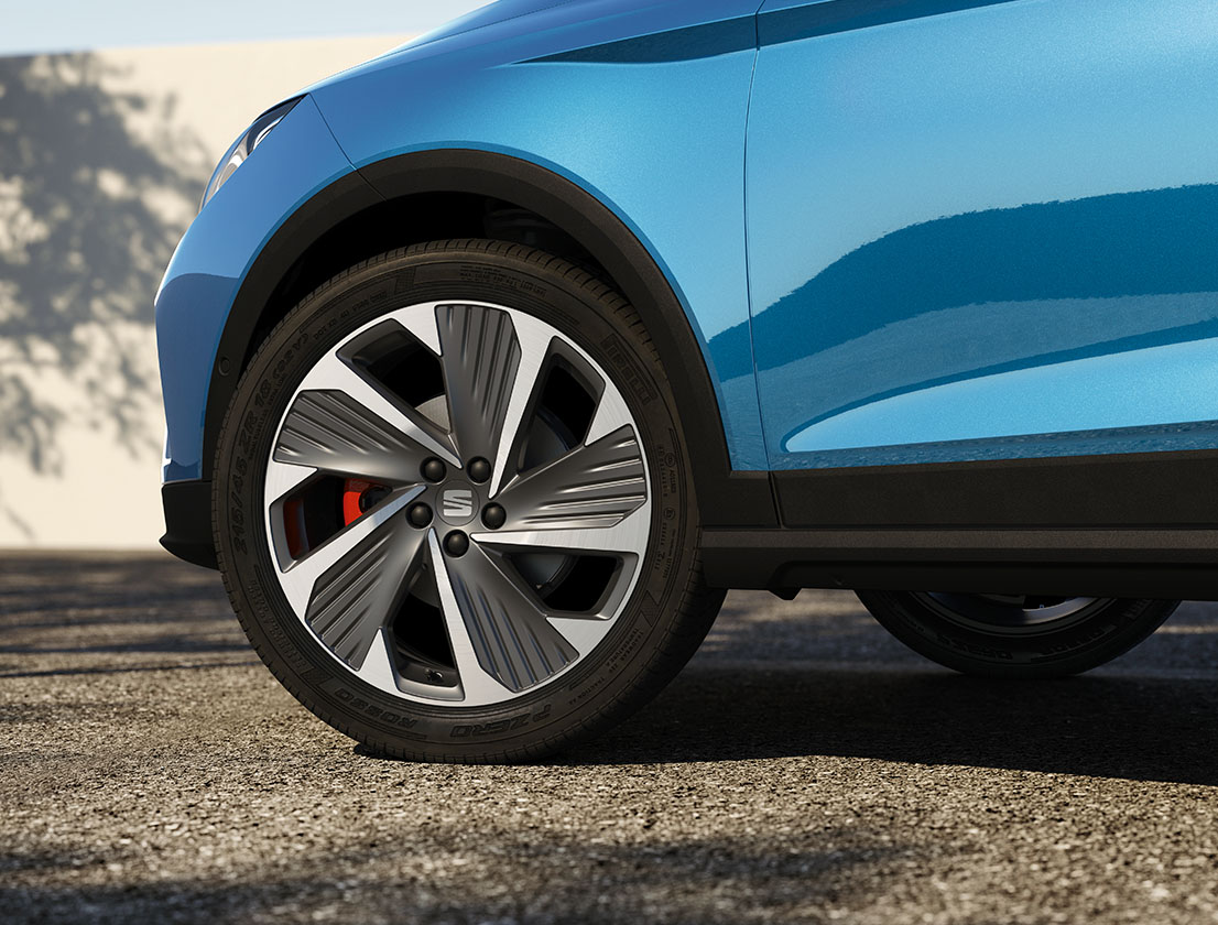 seat arona fr 18 inch alloy wheels in cosmo grey