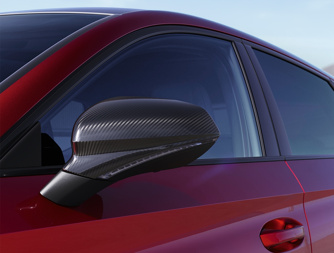 seat leon desire red colour with carbon fibre mirror covers