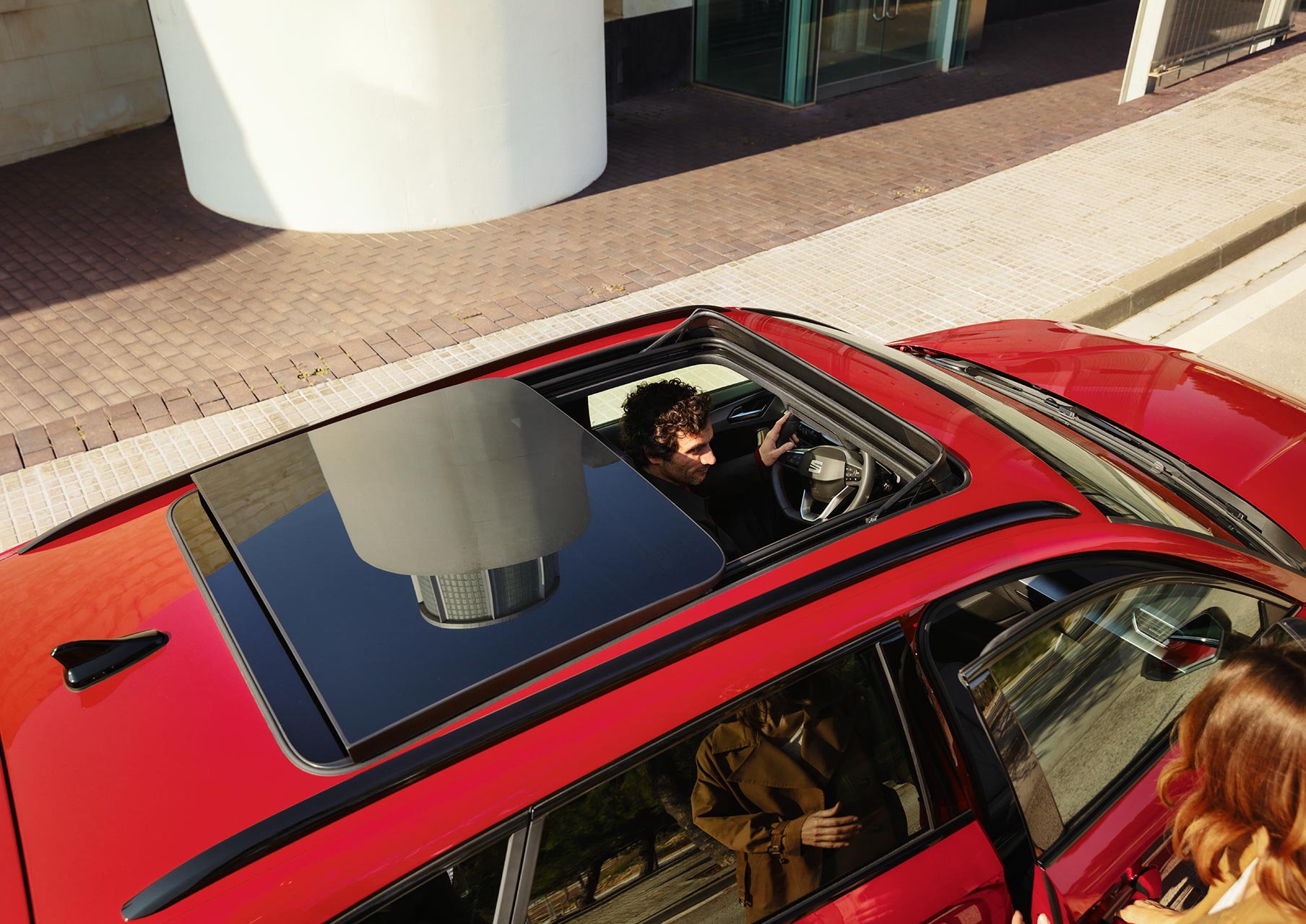 top view of seat leon sp fr trim desire red colour with panoramic roof