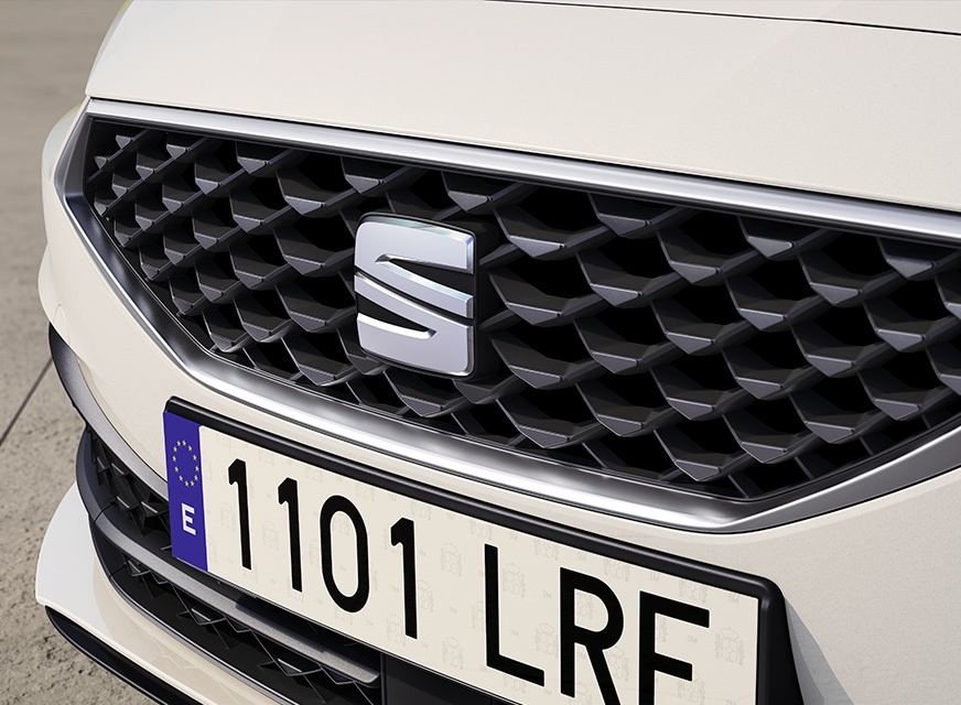 seat leon sportstourer reference trim nevada white colour front grill