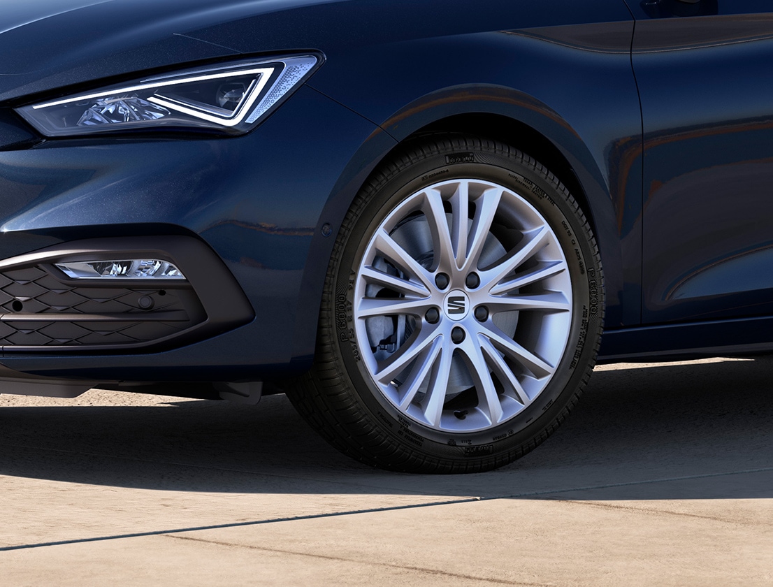 seat leon style trim asphalt blue colour with dynamic alloy wheels