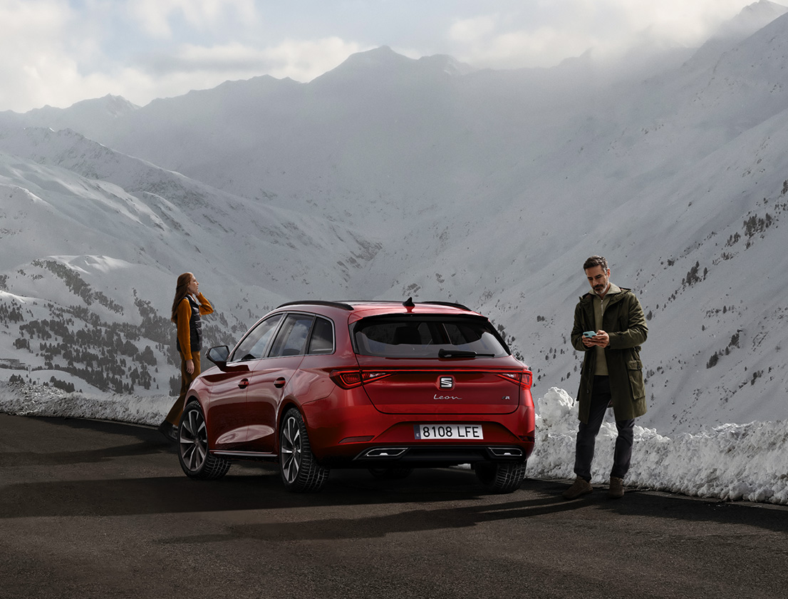 rear view of the desire red seat leon, while couple admiring the mountain