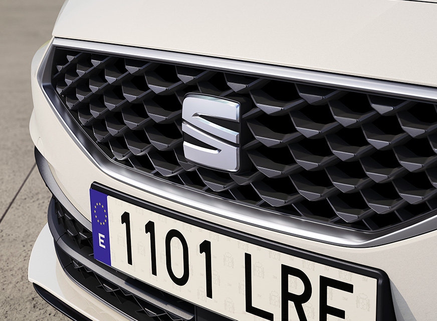 seat leon reference trim nevada white colour front grille