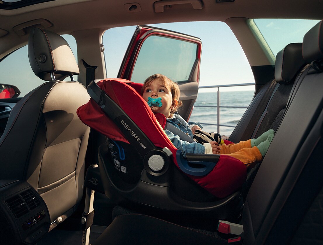 seat leon digital cockpit with driving assistance