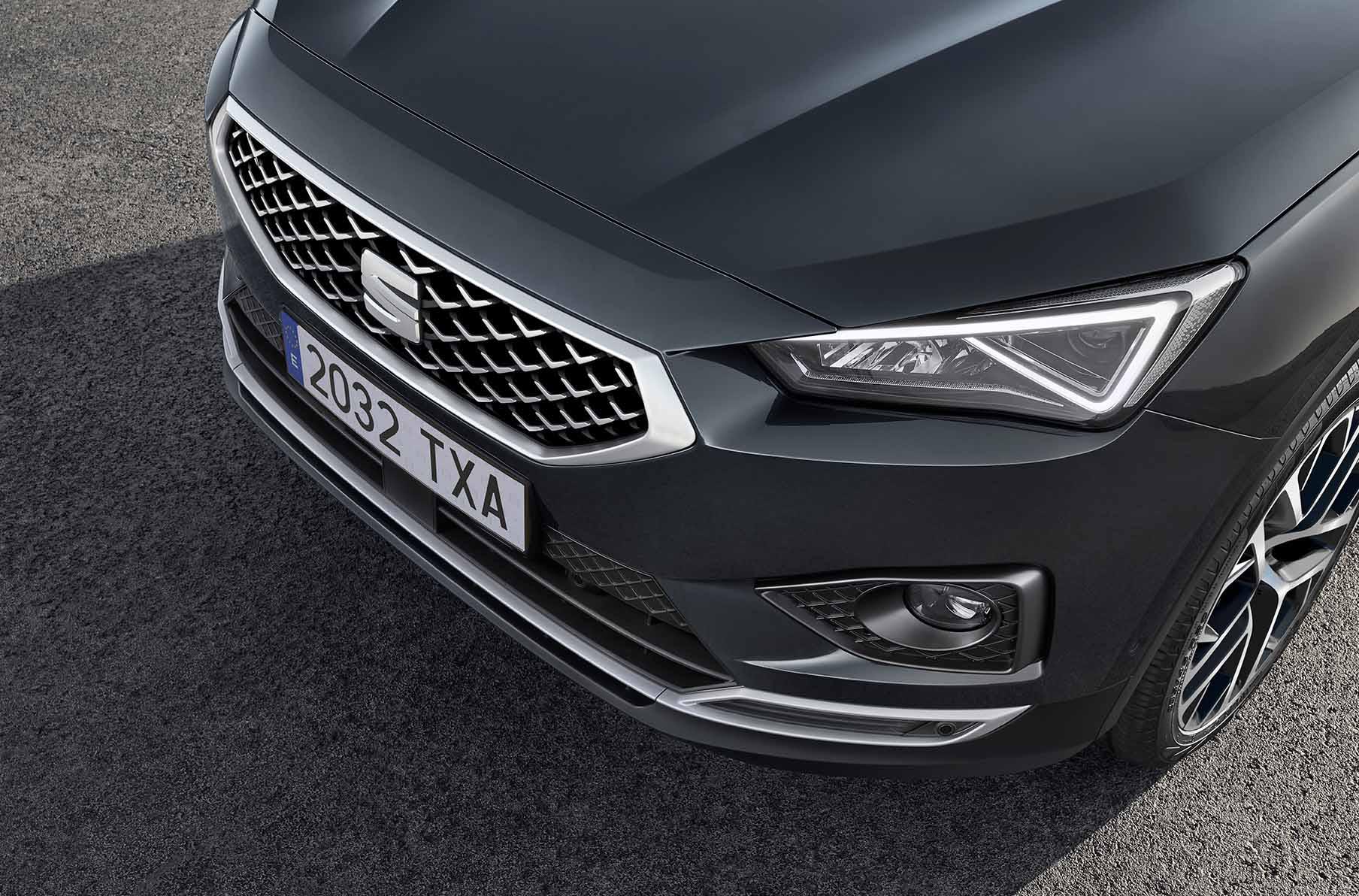 The new SEAT Tarraco XPERIENCE bonnet design and front grille