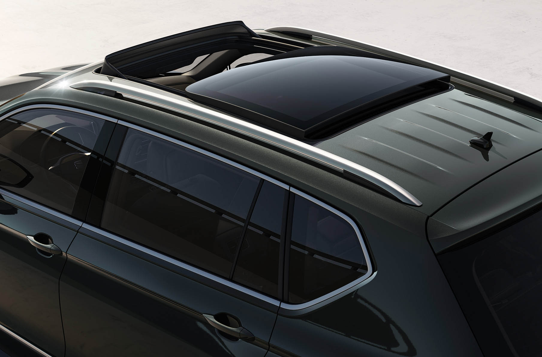 The  SEAT Tarraco XPERIENCE with open panoramic sunroof