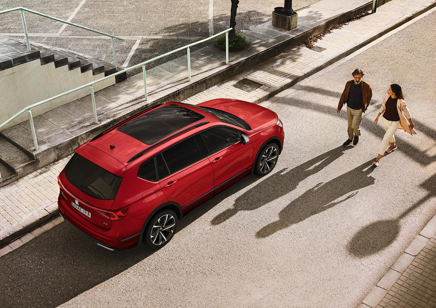 The red SEAT Tarraco with sunroof