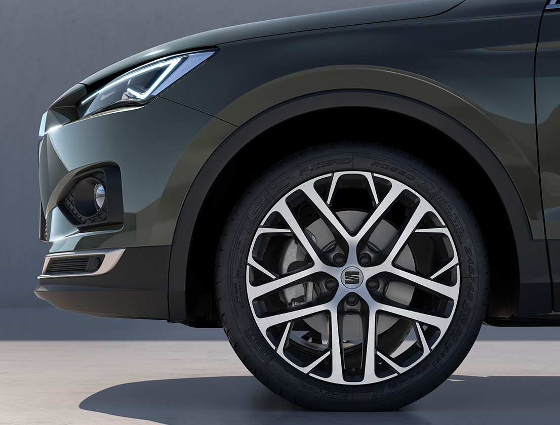The SEAT Tarraco XPERIENCE with Nuclear Grey Alloy Wheels   