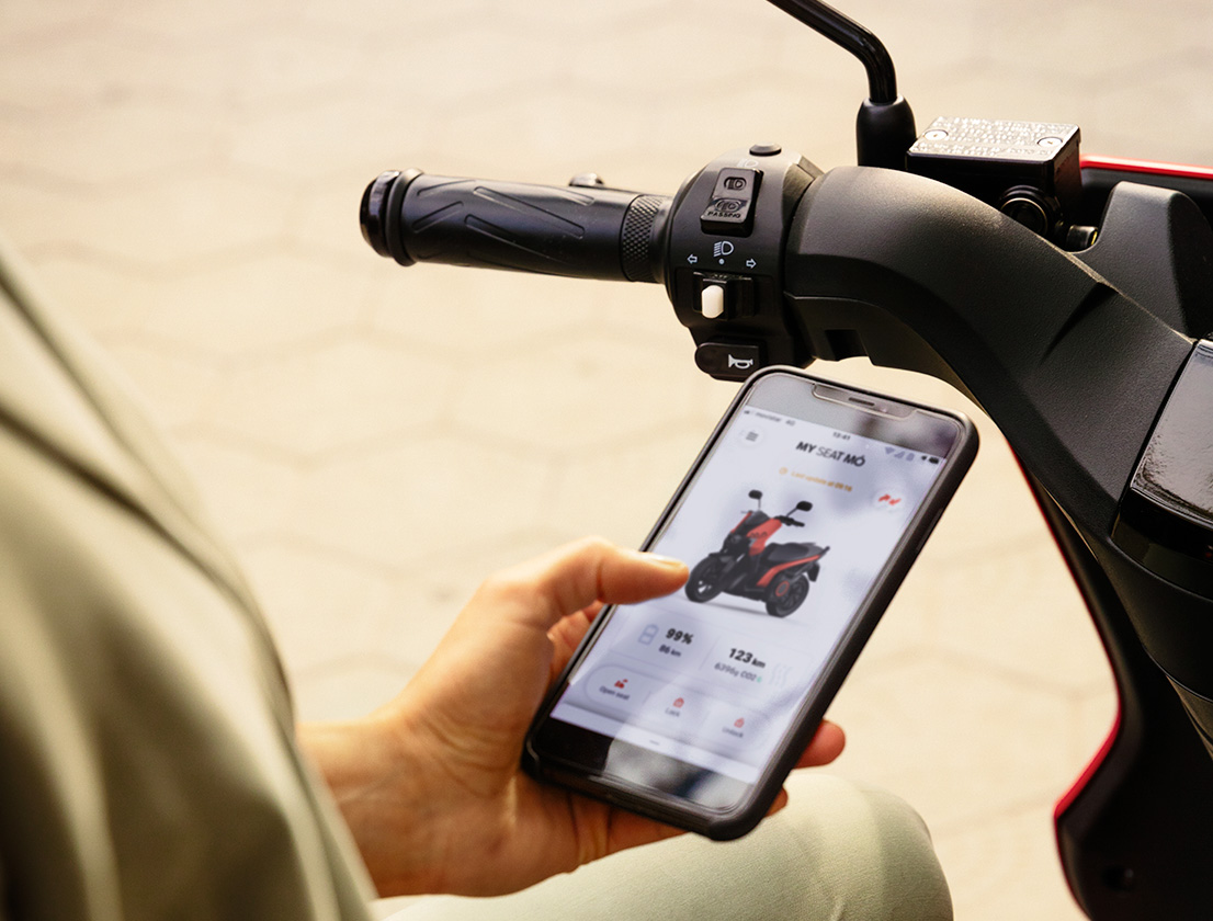 SEAT MÓ 125 electric scooter with keyless connectivity through smartphone app