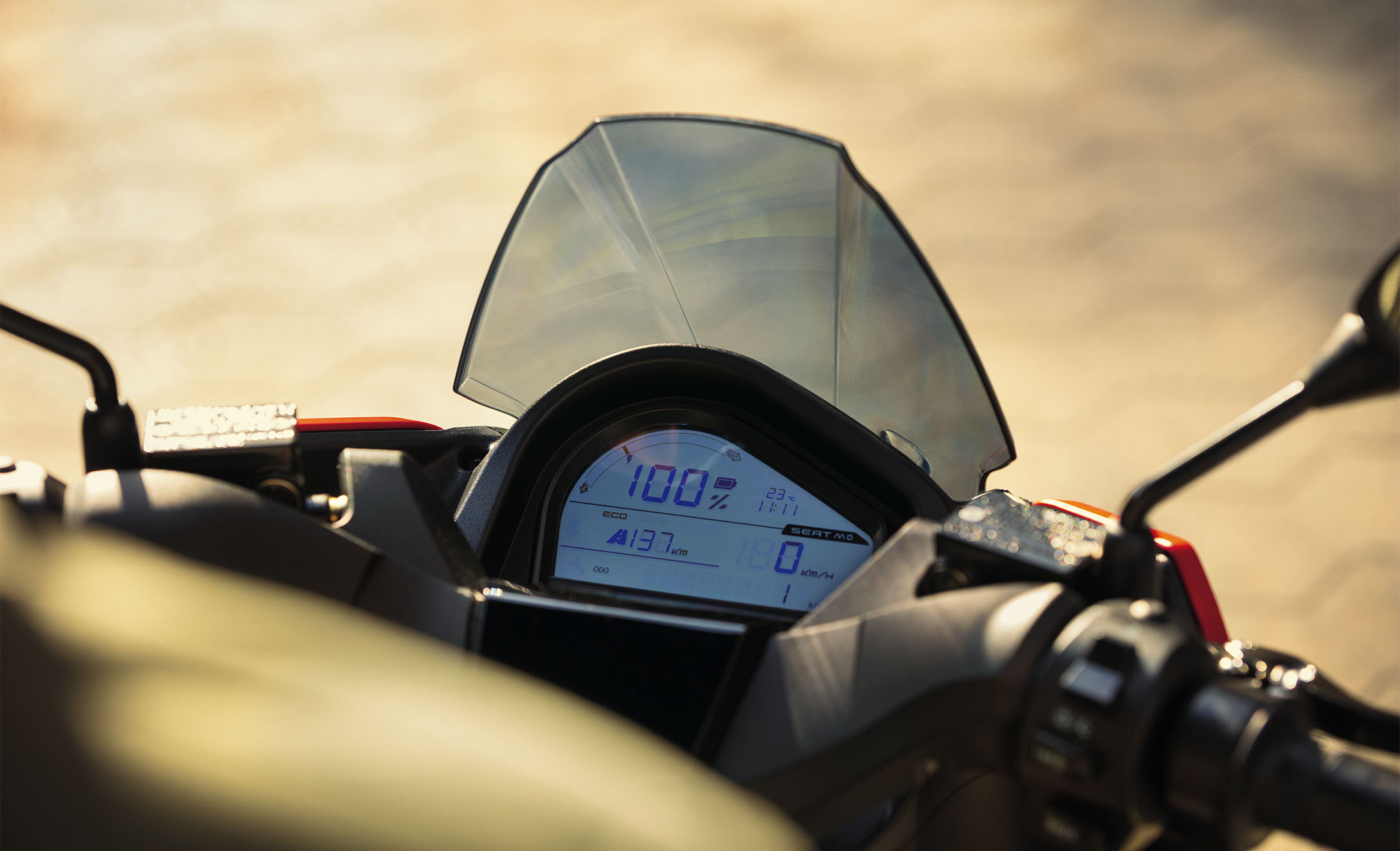 SEAT MÓ 125 riding modes electric motorcycle screen detail view