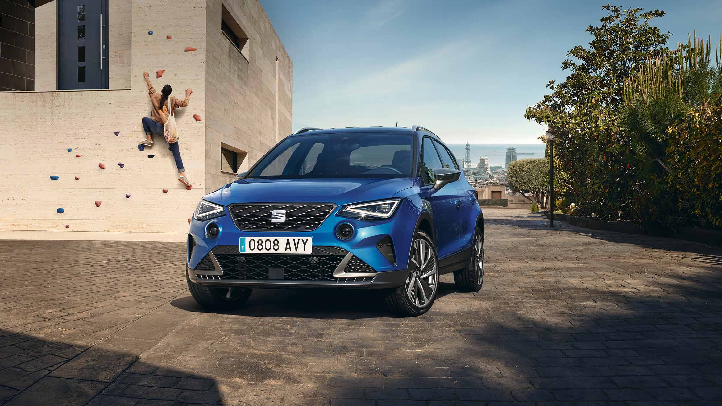 SEAT Arona FR Sapphire Blue colour with performance machined alloy wheels