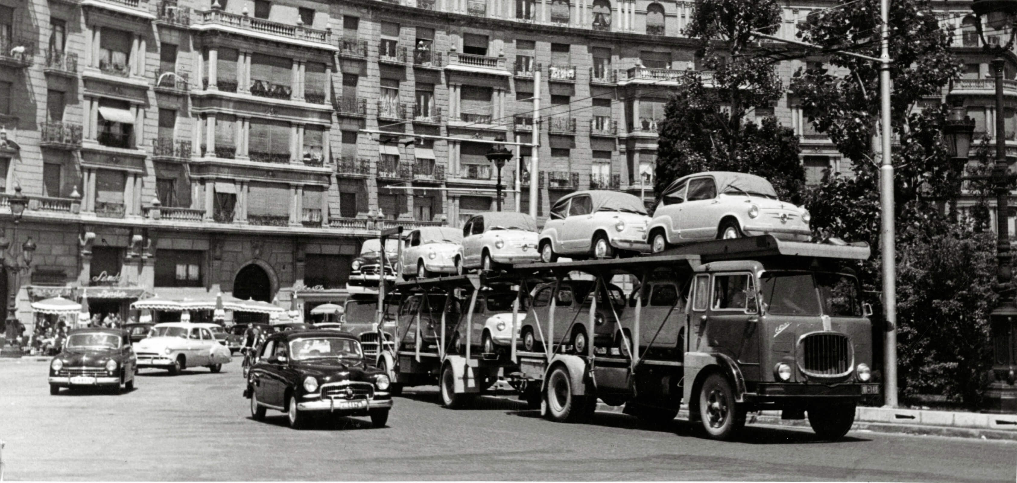 SEAT brand history 1950s - SEAT 600 on a truck