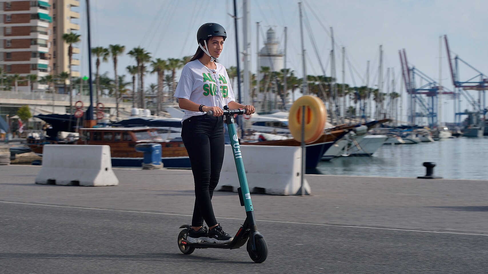 A woman riding a SEAT eXs at the beach