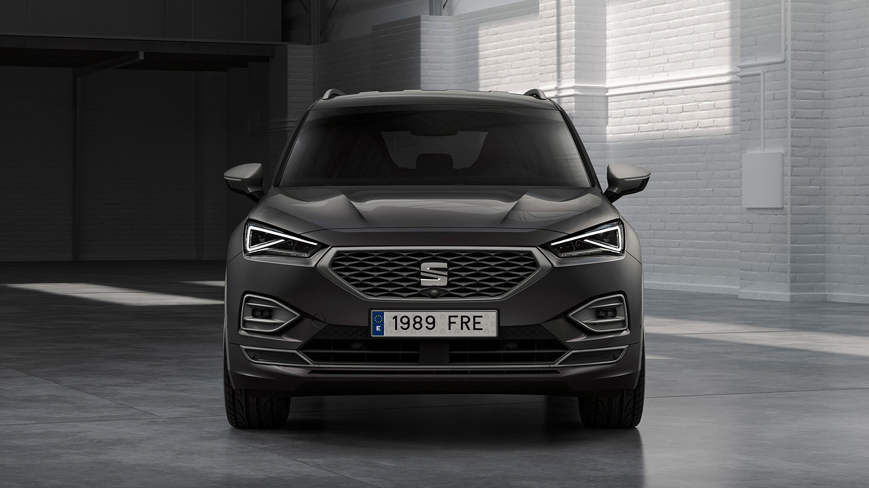 The new SEAT Tarraco FR PHEV, front view.