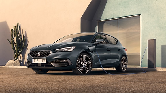Hybrid car seat leon sportstourer in blue on the road, driver opening car door in the city, shadows