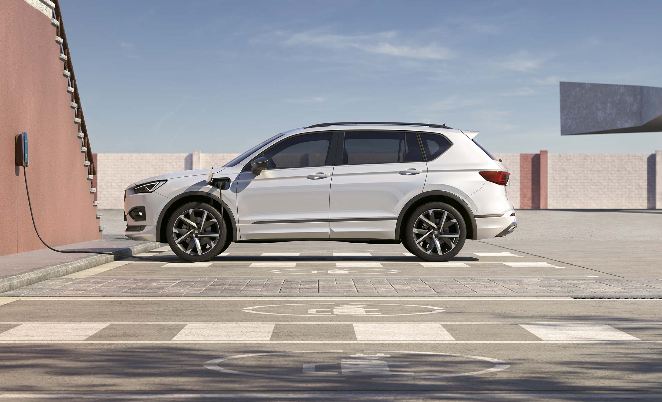 SEAT Tarraco e-HYBRID oryx white colour plug in to a SEAT charger