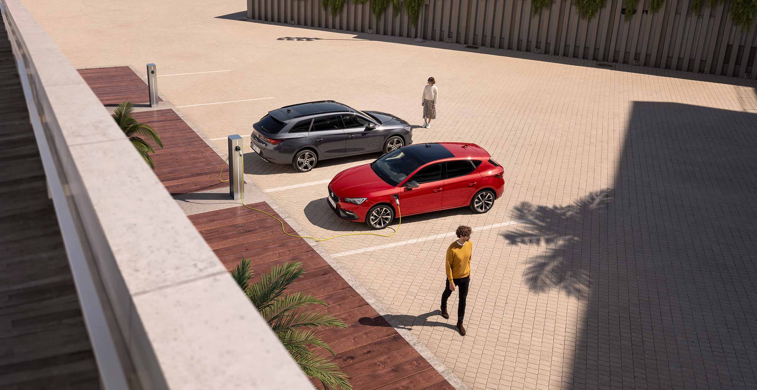 Leon e-hybrid magnetic tech colour  