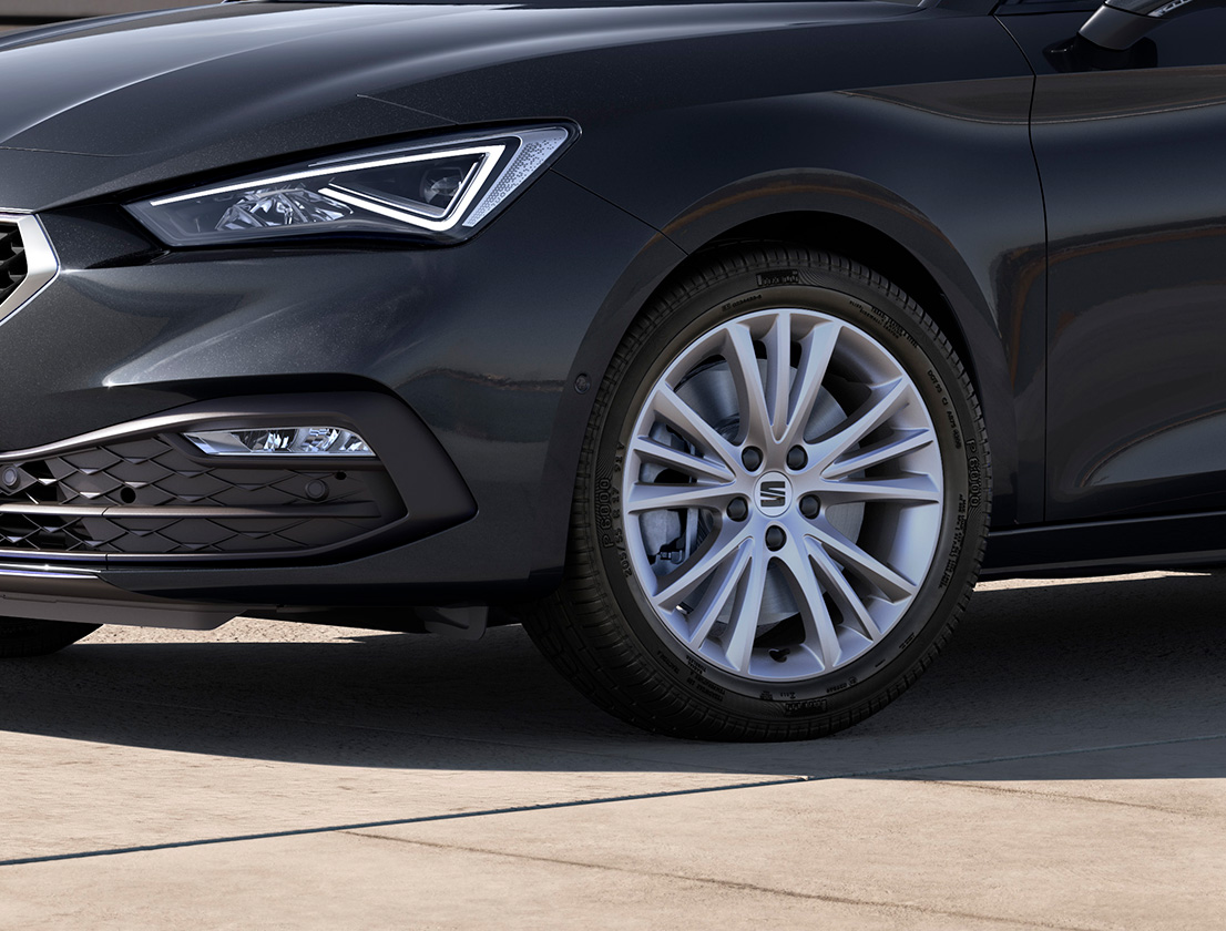 seat leon style trim midnight black colour with dynamic alloy wheels