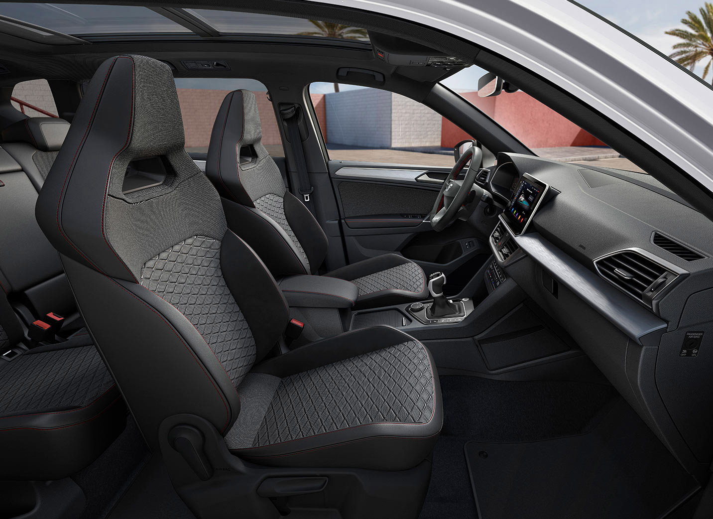 SEAT Tarraco e-HYBRID sporty bucket seats and steering wheel