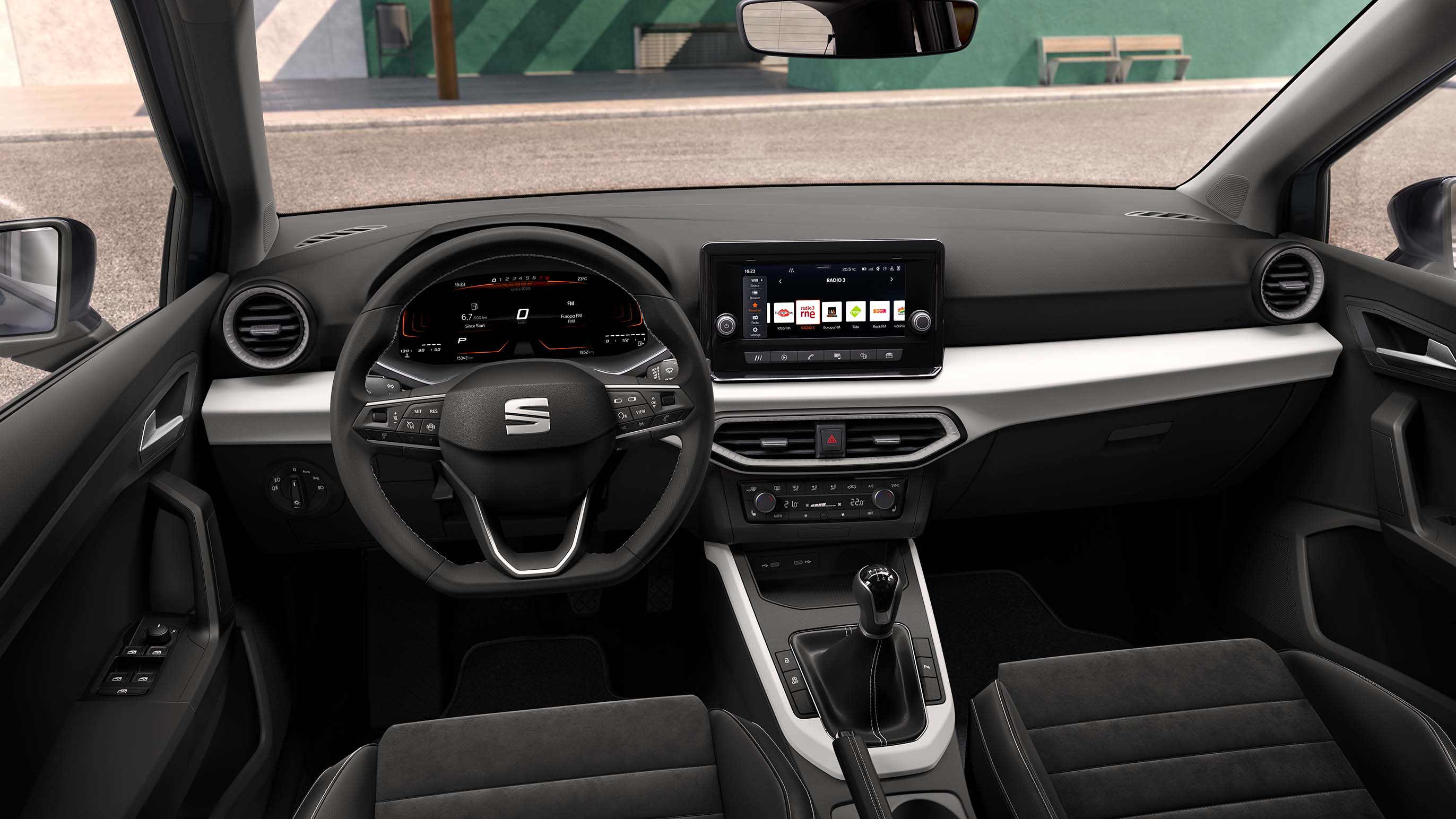 https://www.seat.com/content/dam/public/seat-website/myco/2425/carworlds/arona/arona-style/interior-design/dashboard/seat-arona-style-dashboard-dinamica-interior.jpg
