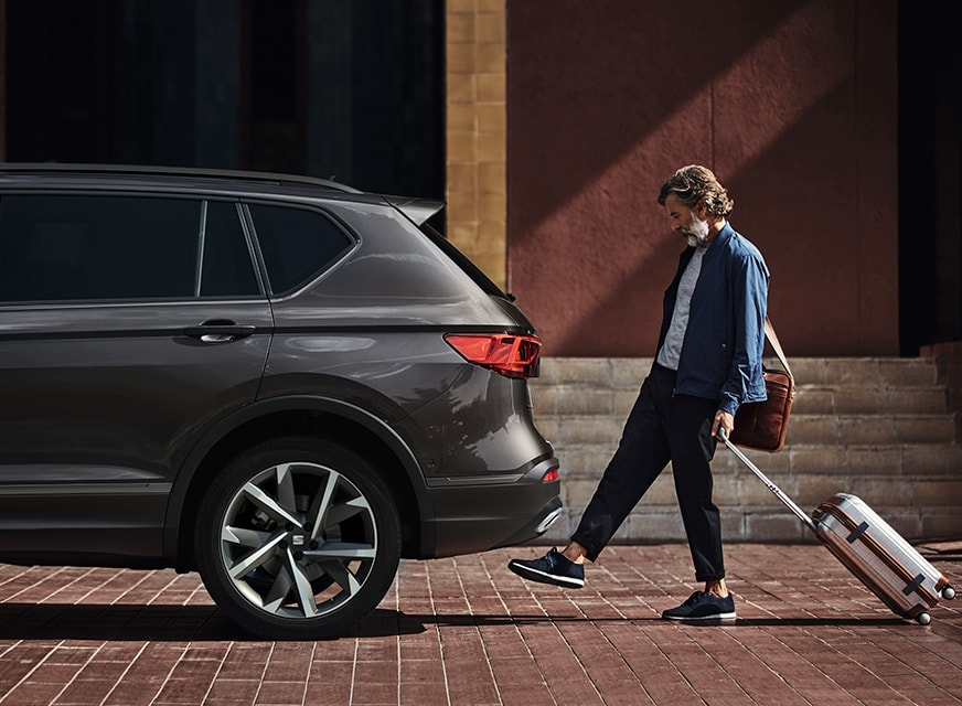 The SEAT Tarraco boot details with alloy wheels