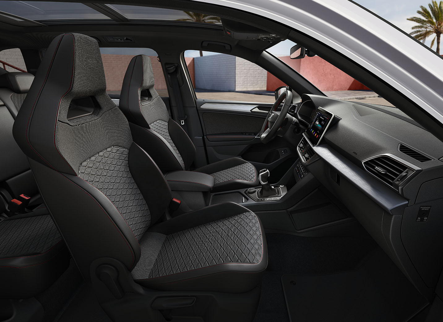 SEAT Tarraco e-HYBRID sporty bucket seats and steering wheel