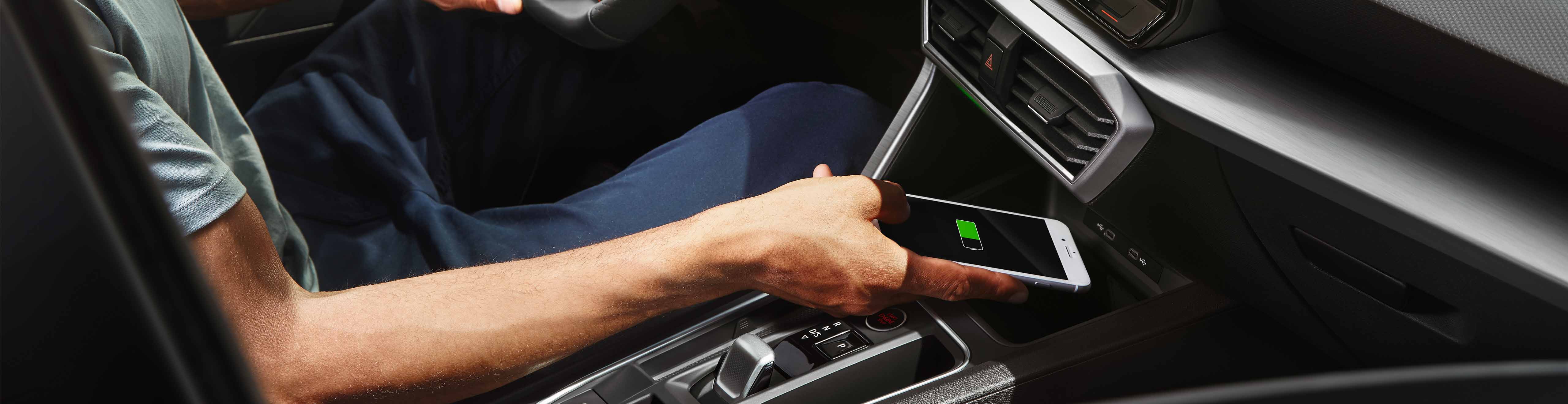 man-inside-seat-leon-conecting-the-phone 