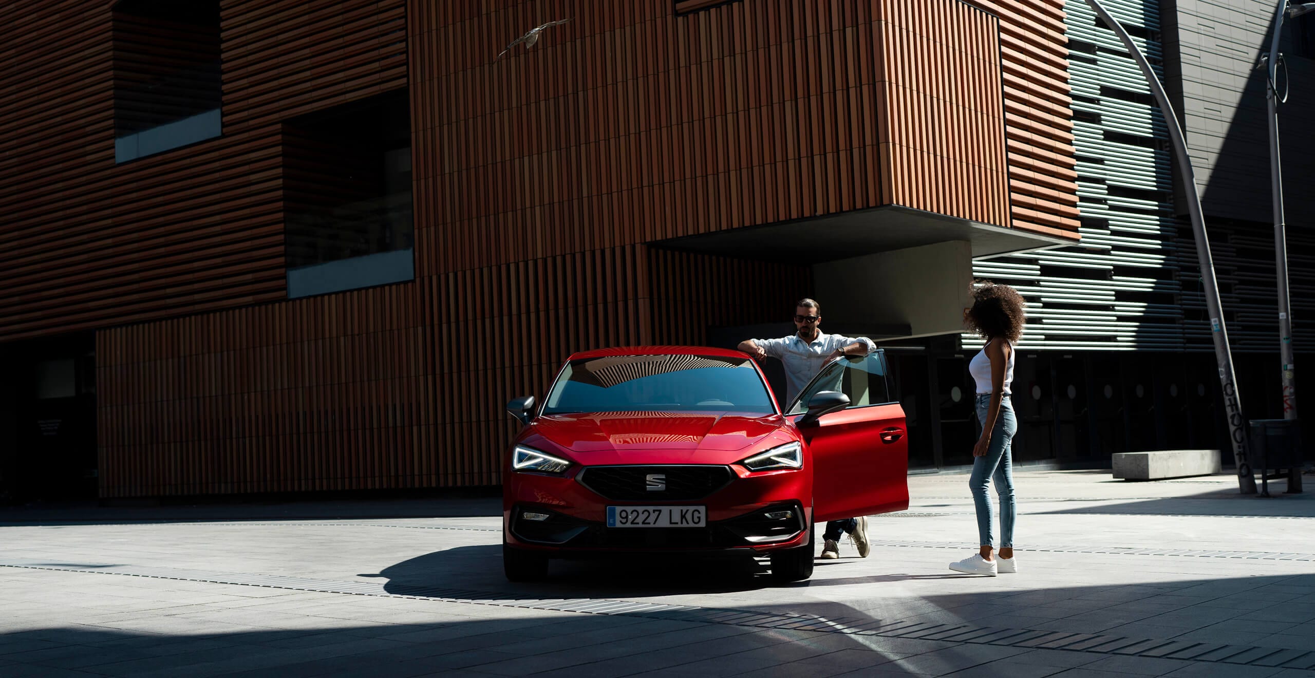 Right side view of a SEAT Ibiza pure red colour