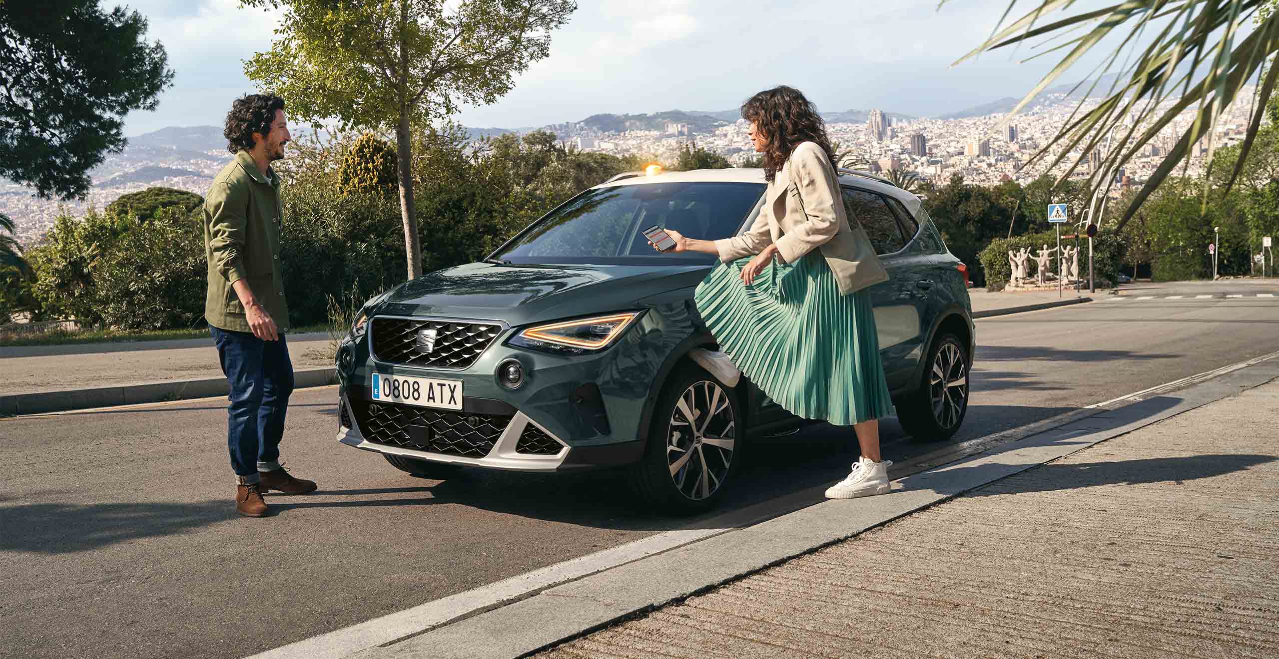 couple-talking-in-front-of-the-seat-arona