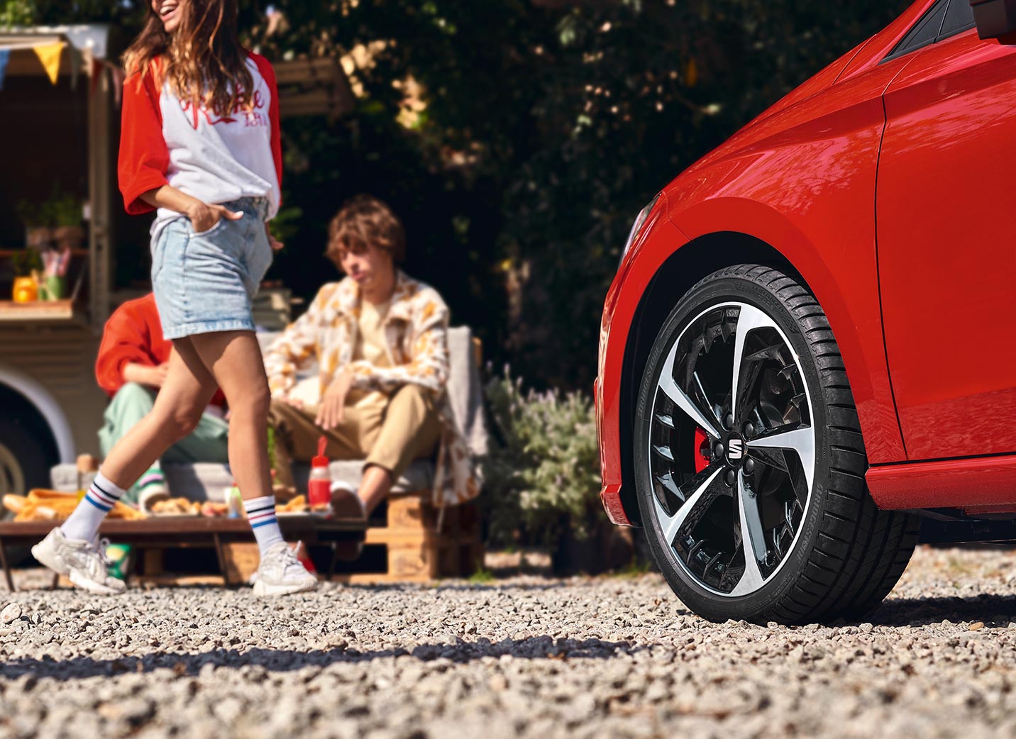 Left view of a SEAT with alloy wheels 