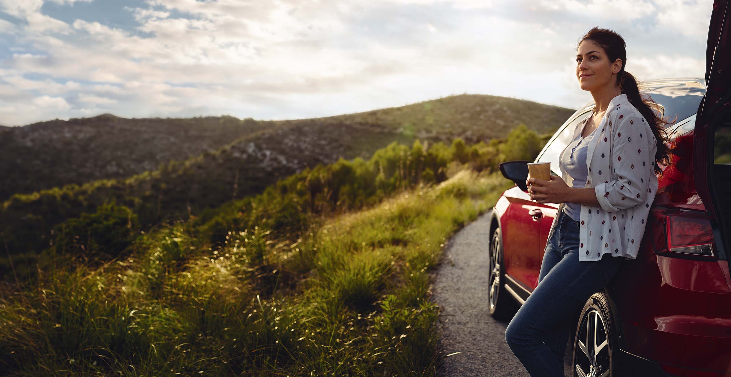girl-with-seat-connect-app-mobile 
