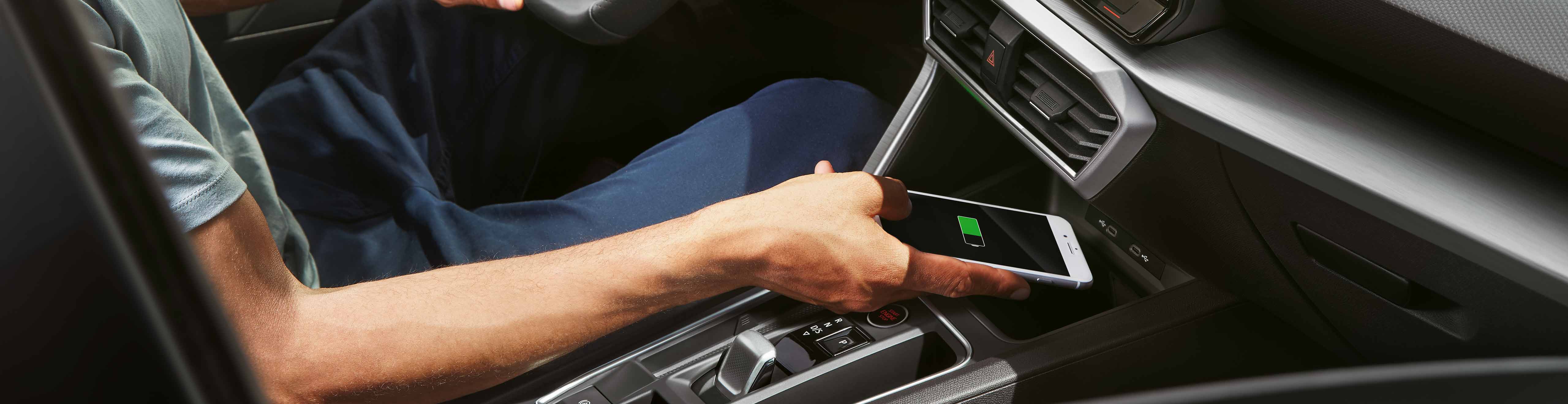 man-inside-seat-leon-conecting-the-phone 
