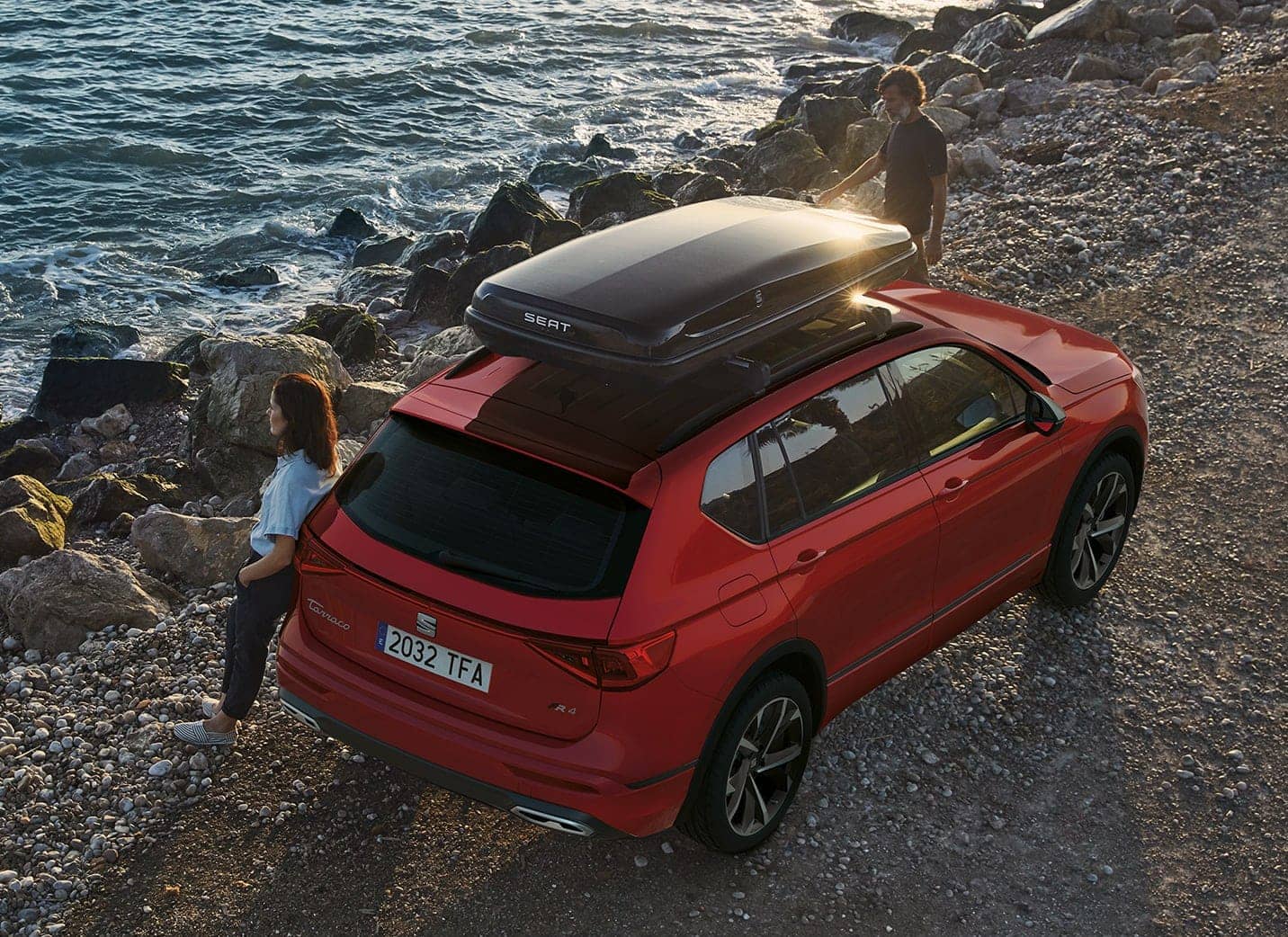 couple-standing-with-a-seat-tarraco-in-front-of-the-sea 