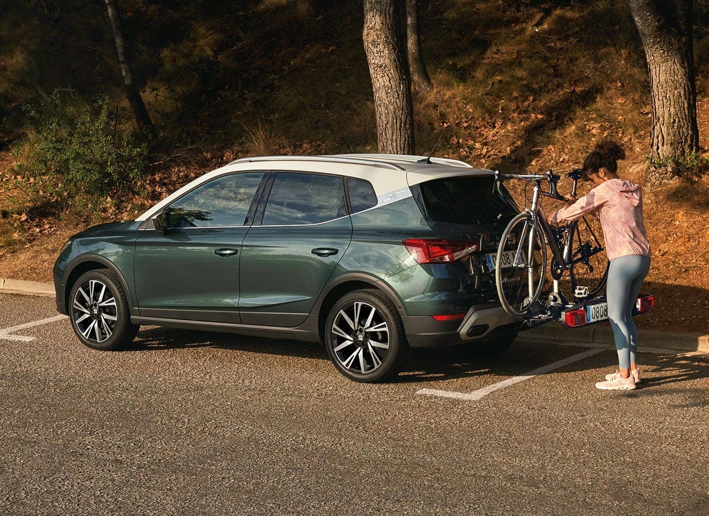 seat-arona-with-towing-bike-rack