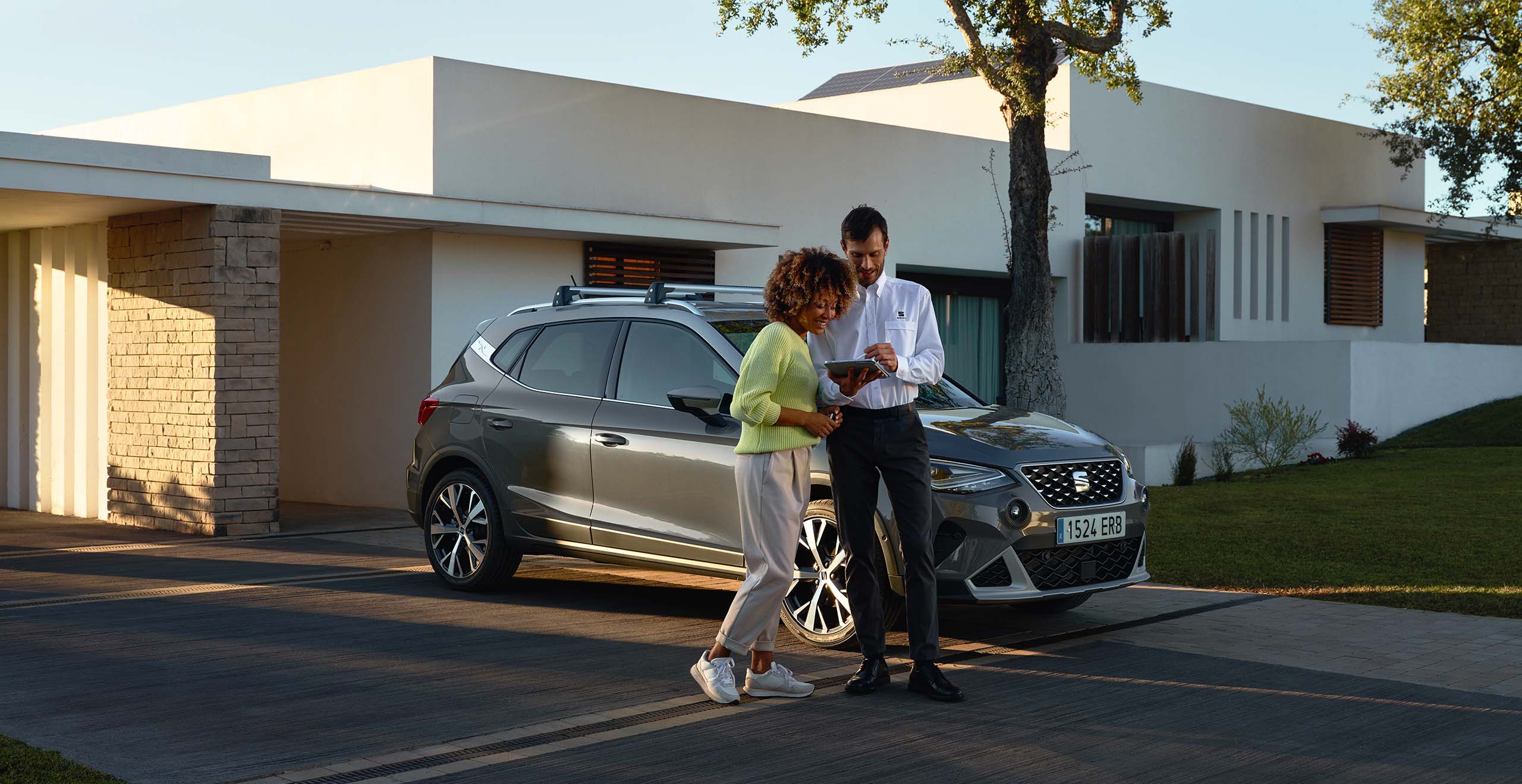 woman-with-a-car-check-with-their-seat-arona