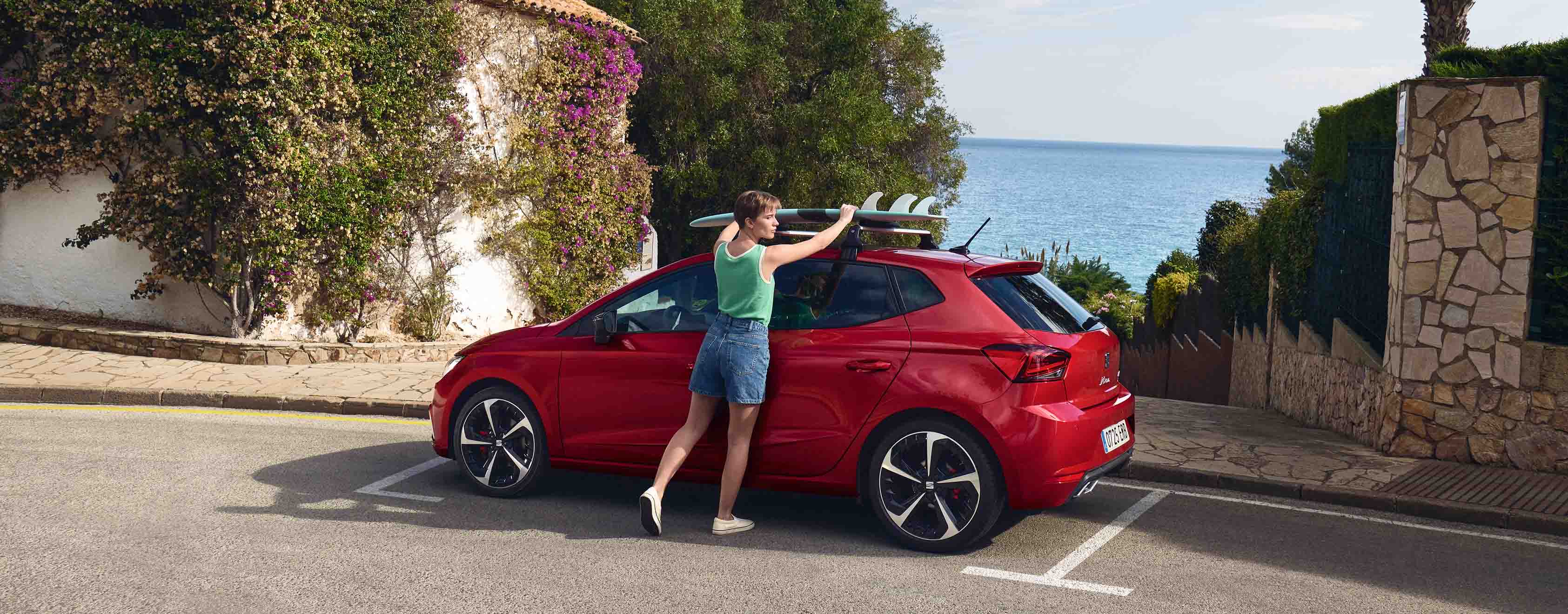 family-enjoying-a-picnic-with-a-seat-leon