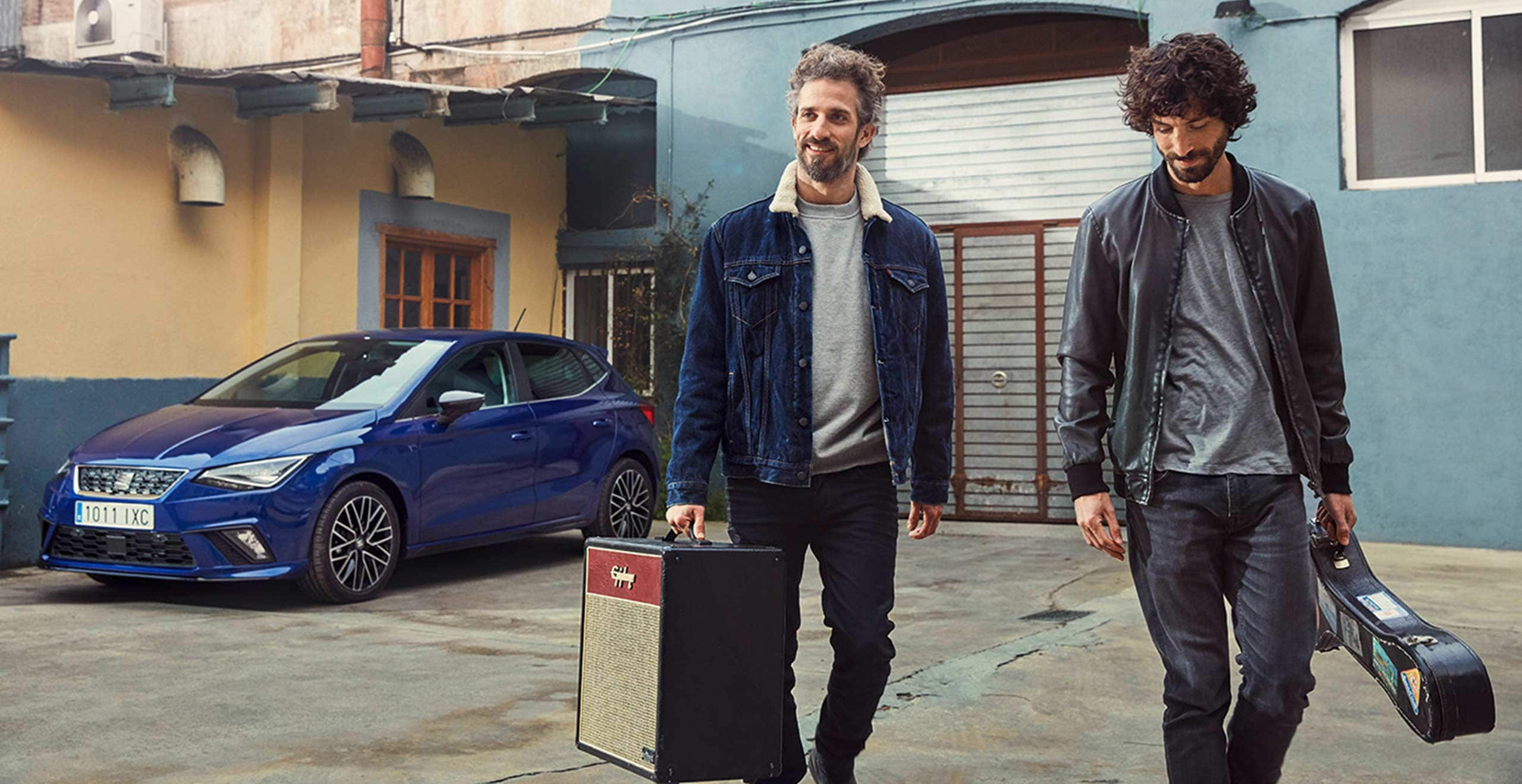 boys-outside-car-with-guitar