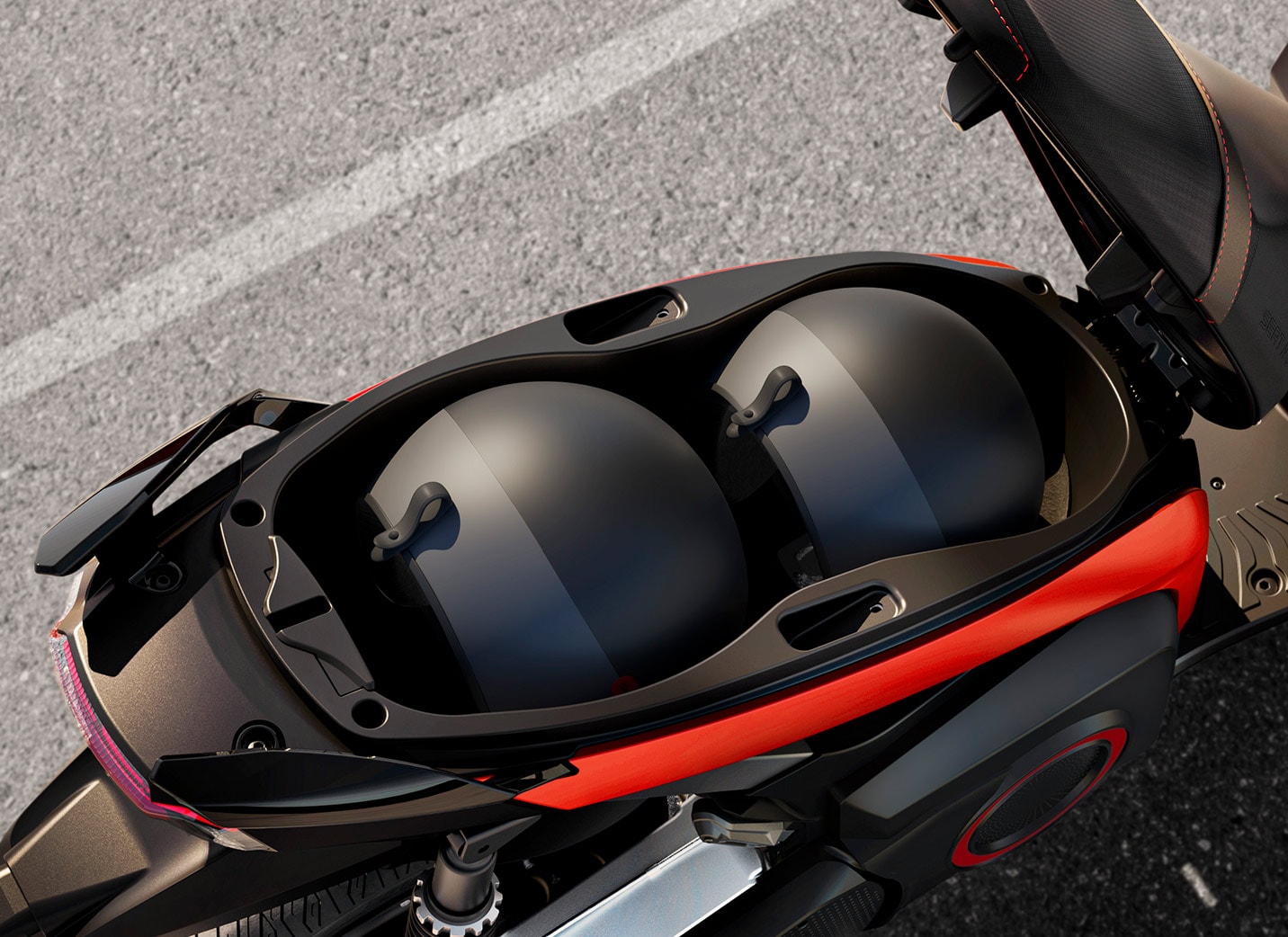 SEAT MÓ 125 two helmets space electric motorcycle top view