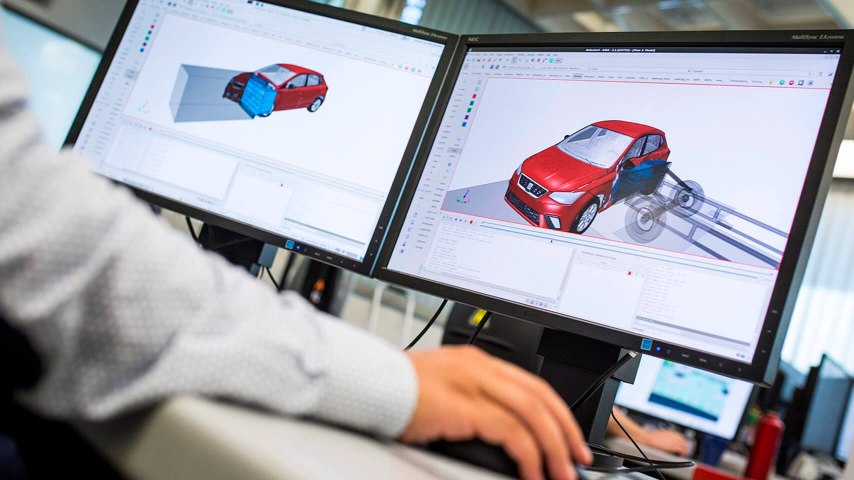 How is Virtual Reality applied in car manufacturing at SEAT 2