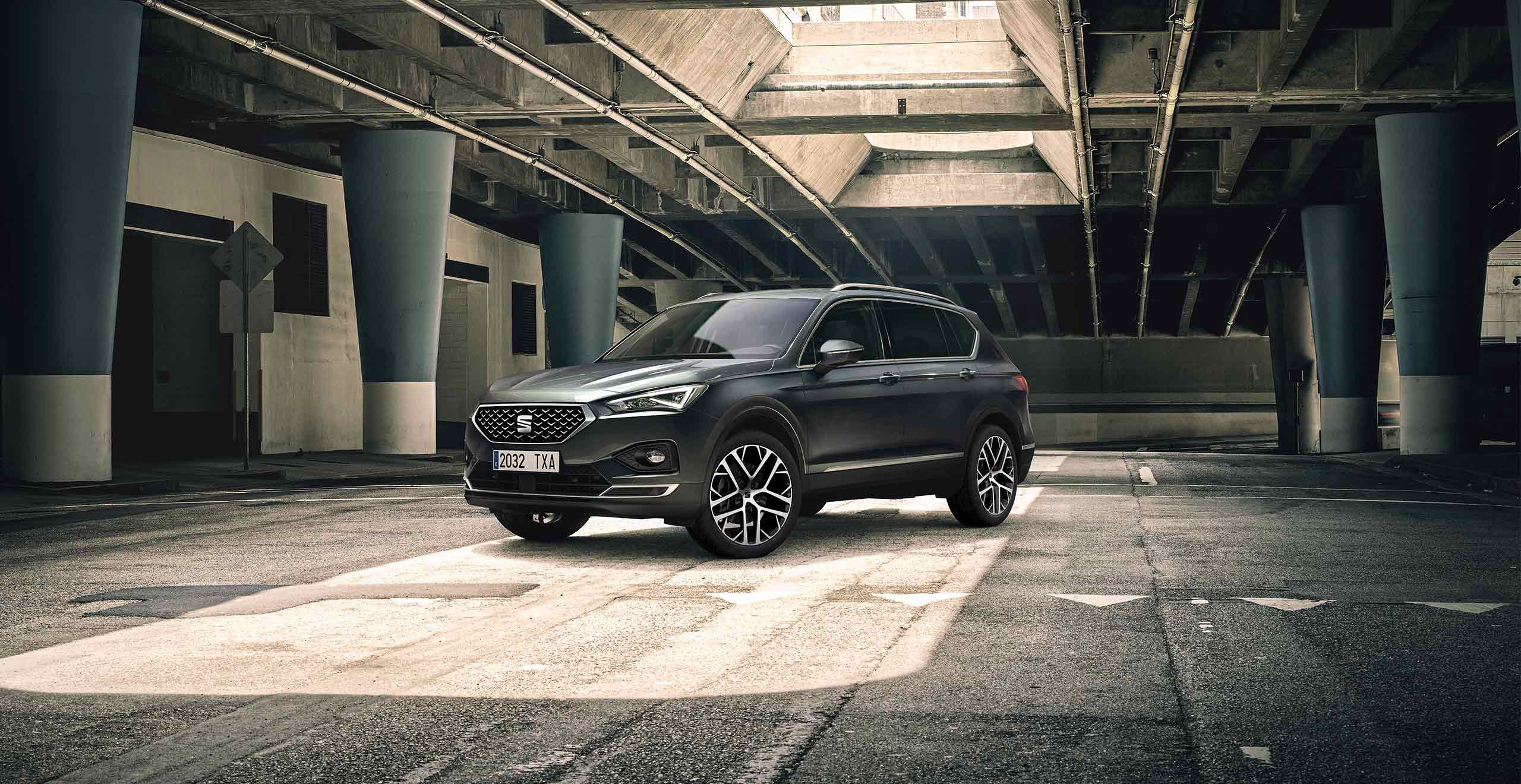 SEAT Tarraco XPERIENCE in dark camouflage colour